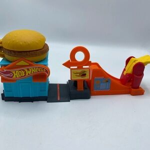 Hot Wheels City Downtown Burger Dash Playset - No Car